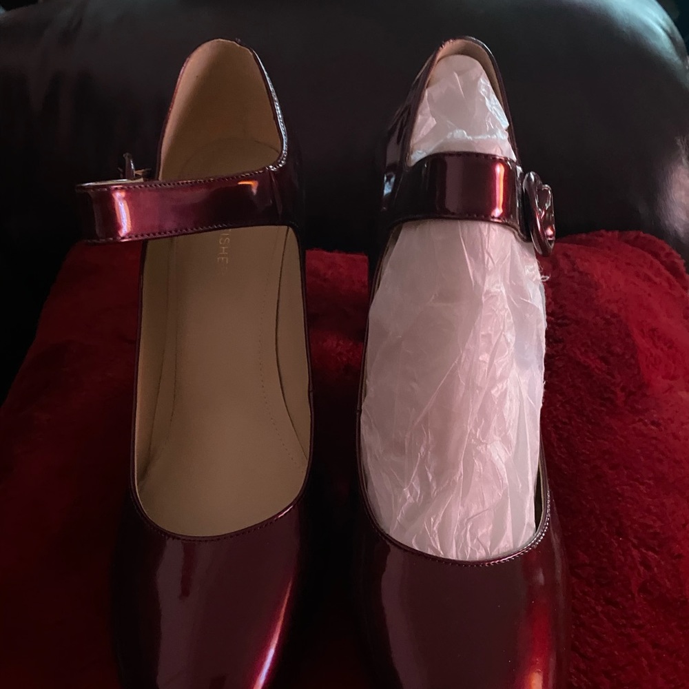 Very nice and comfortable Mary Jane red shoes size 10. I wore them to a wedding.